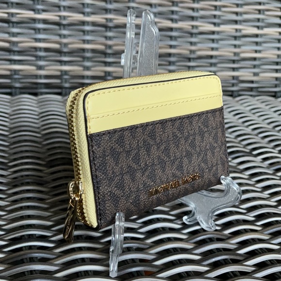 Michael Kors Medium Zip Around Card Case - Picture 3 of 16